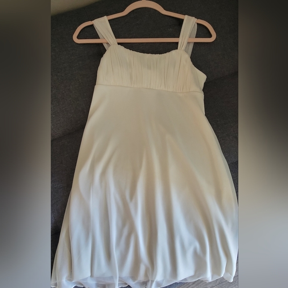 White dress - Picture 3 of 3